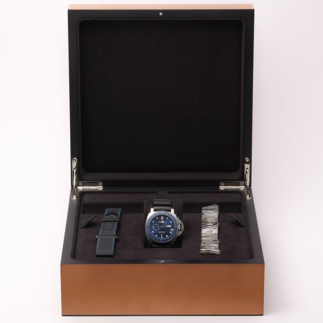 Panerai Submersible PAM01068 Image 7